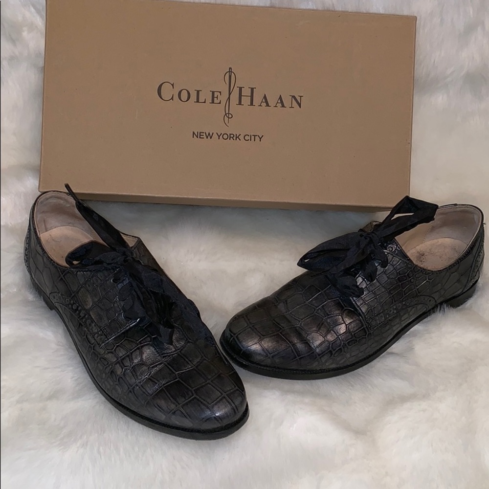 Cole Haan Black and Gray Flats with Classic Design